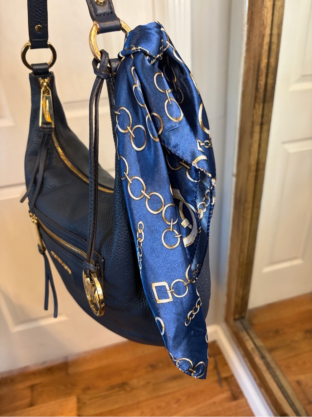 Michael Kors Bedford Navy Pebbled Leather Hobo with Gold Hardware and Scarf - Picture 6 of 9
